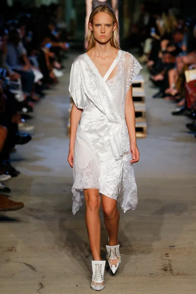 Look 19